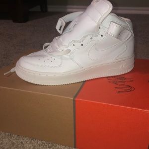NEW NIKE NEVER USED white high top sneakers